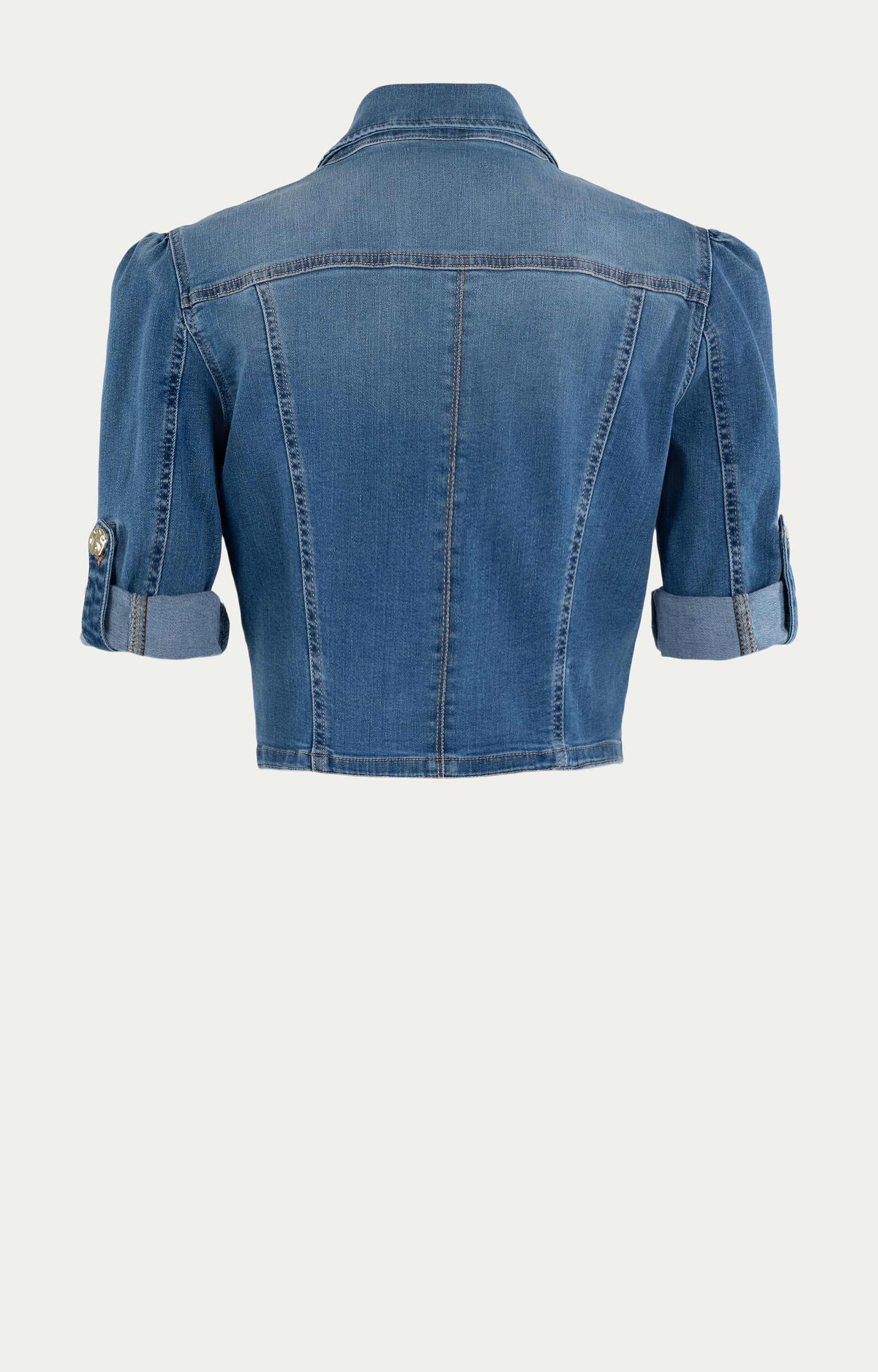 Blazer Bakari