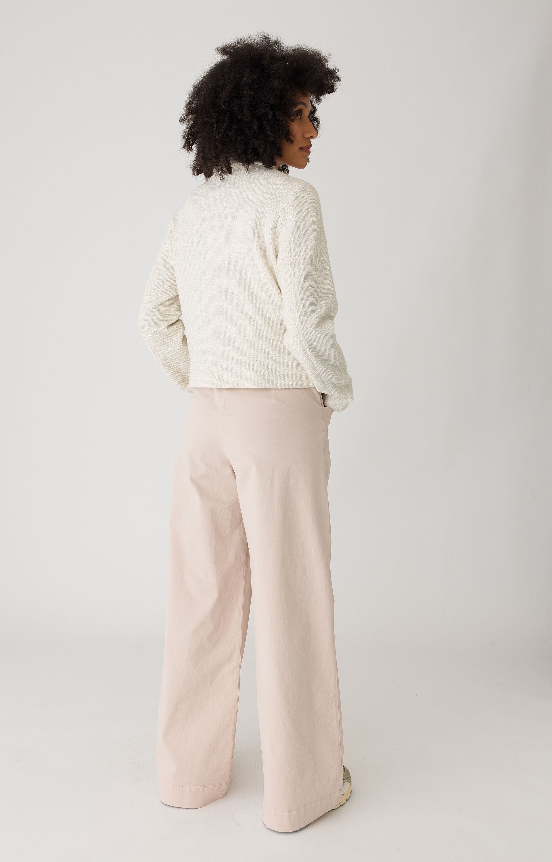 Broek met strikceintuur.