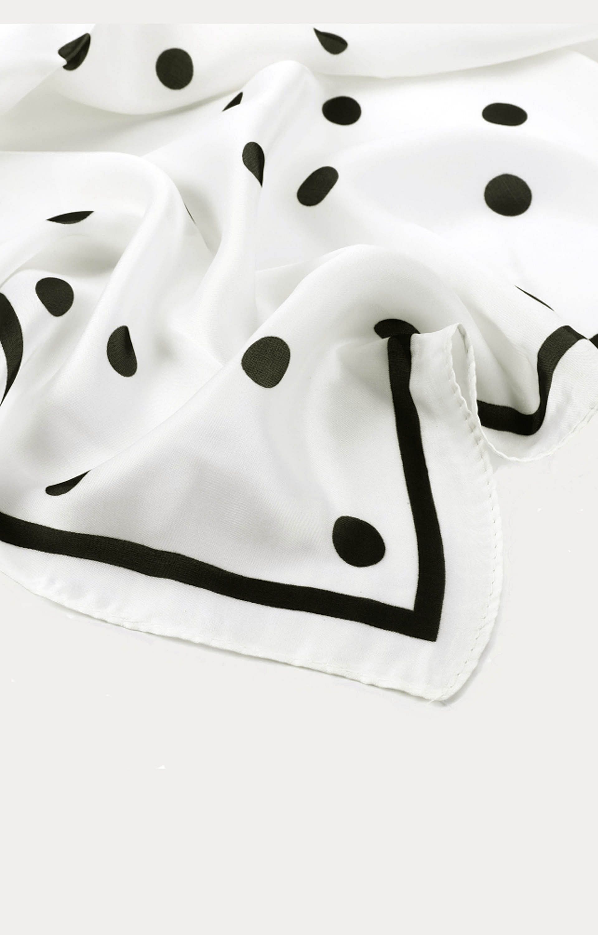 Sjaal met stippendessin 