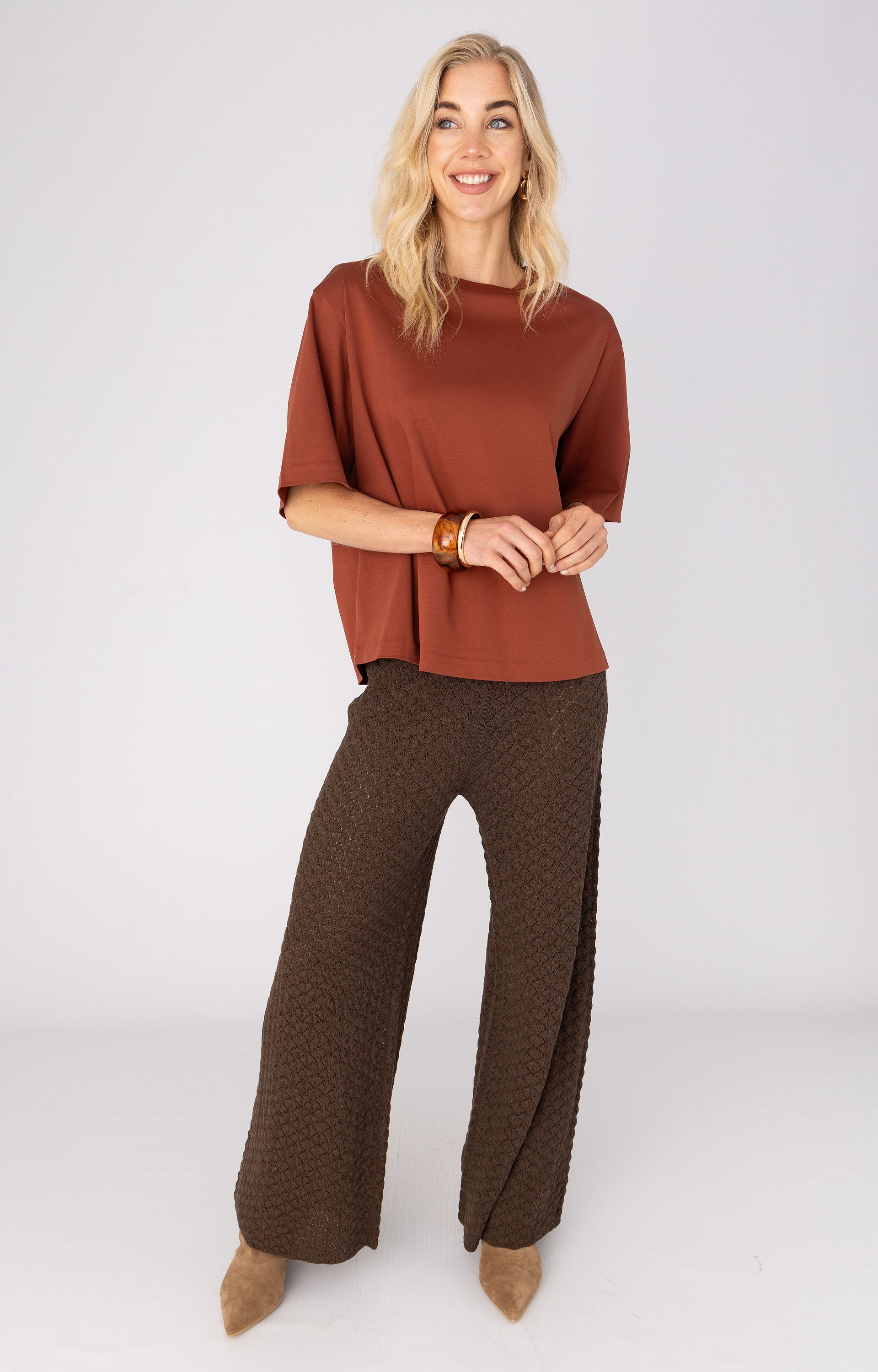 AW26 - 32