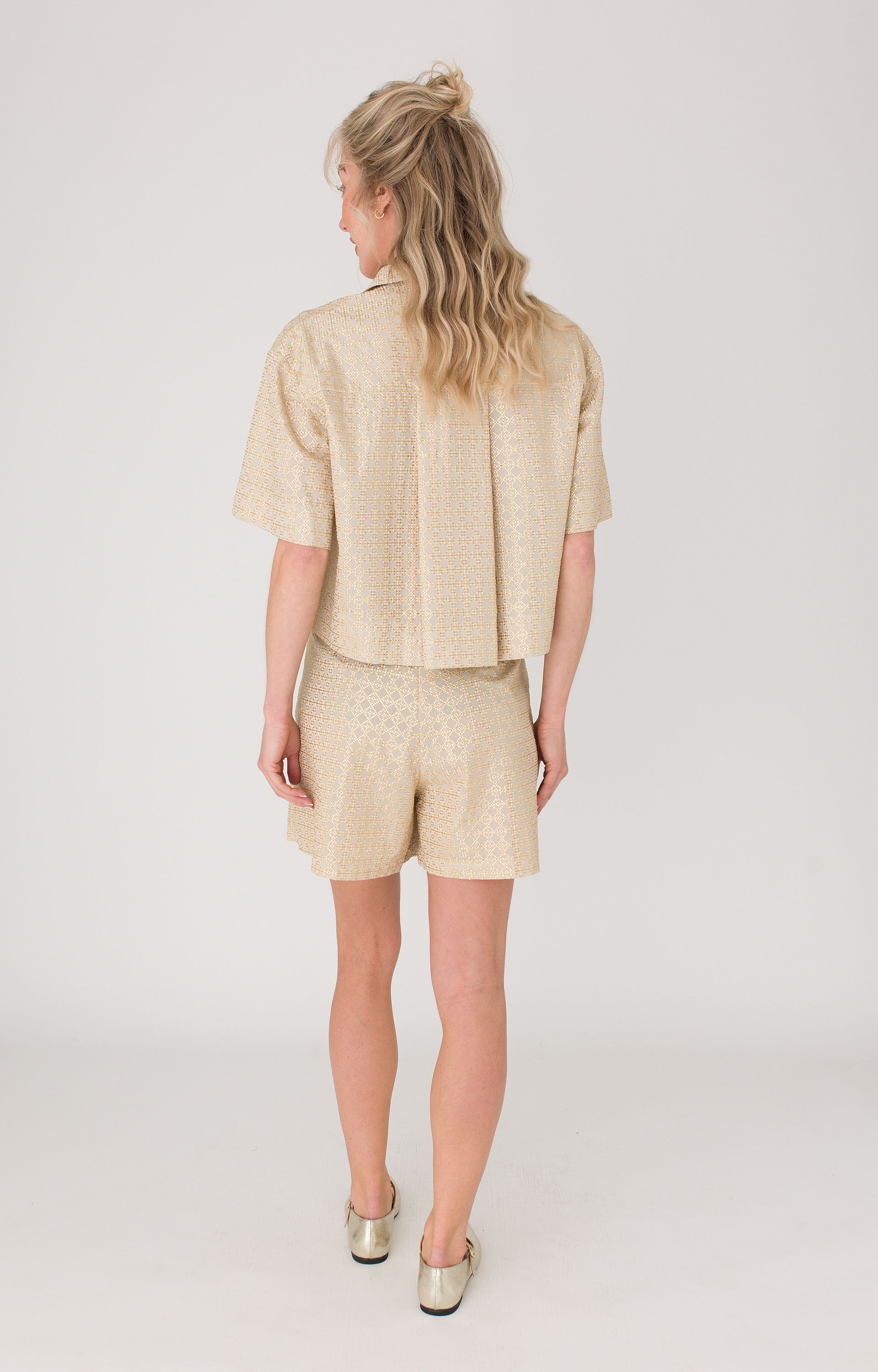 Short all-over borduurselprint