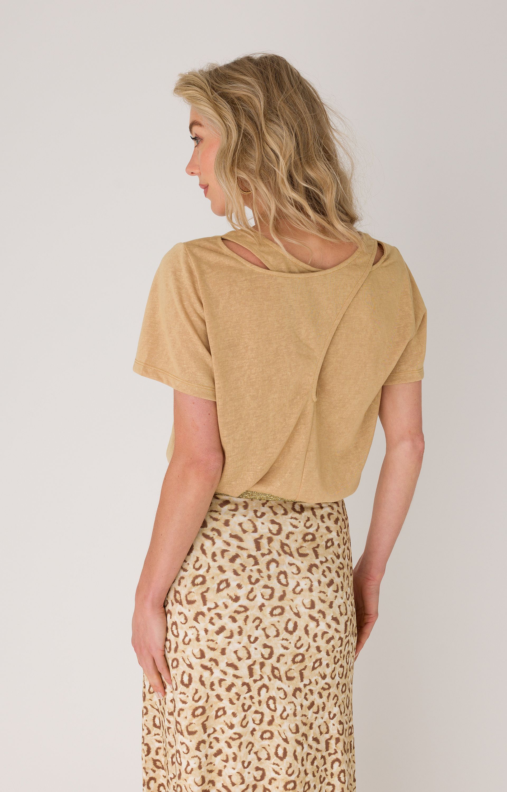 T-shirt met detail op de rug