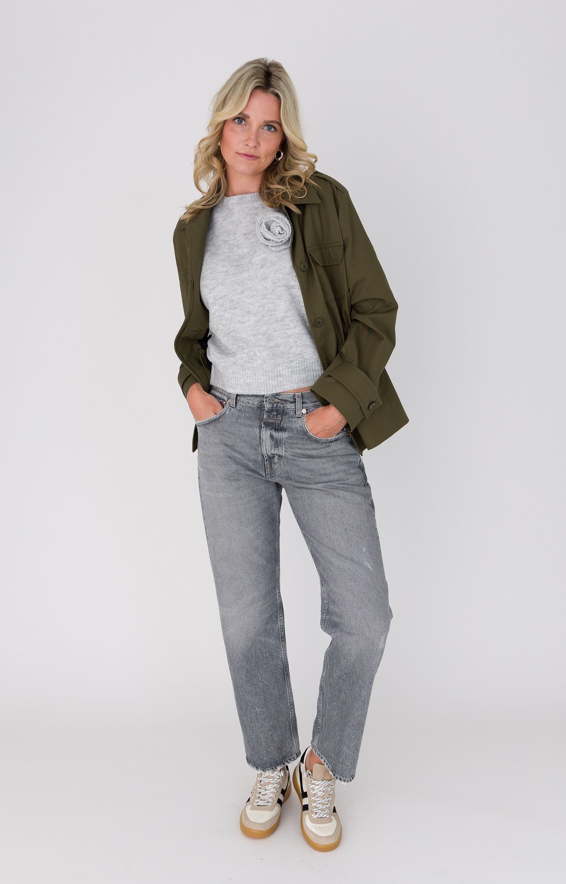 Pullover met bloemcorsage