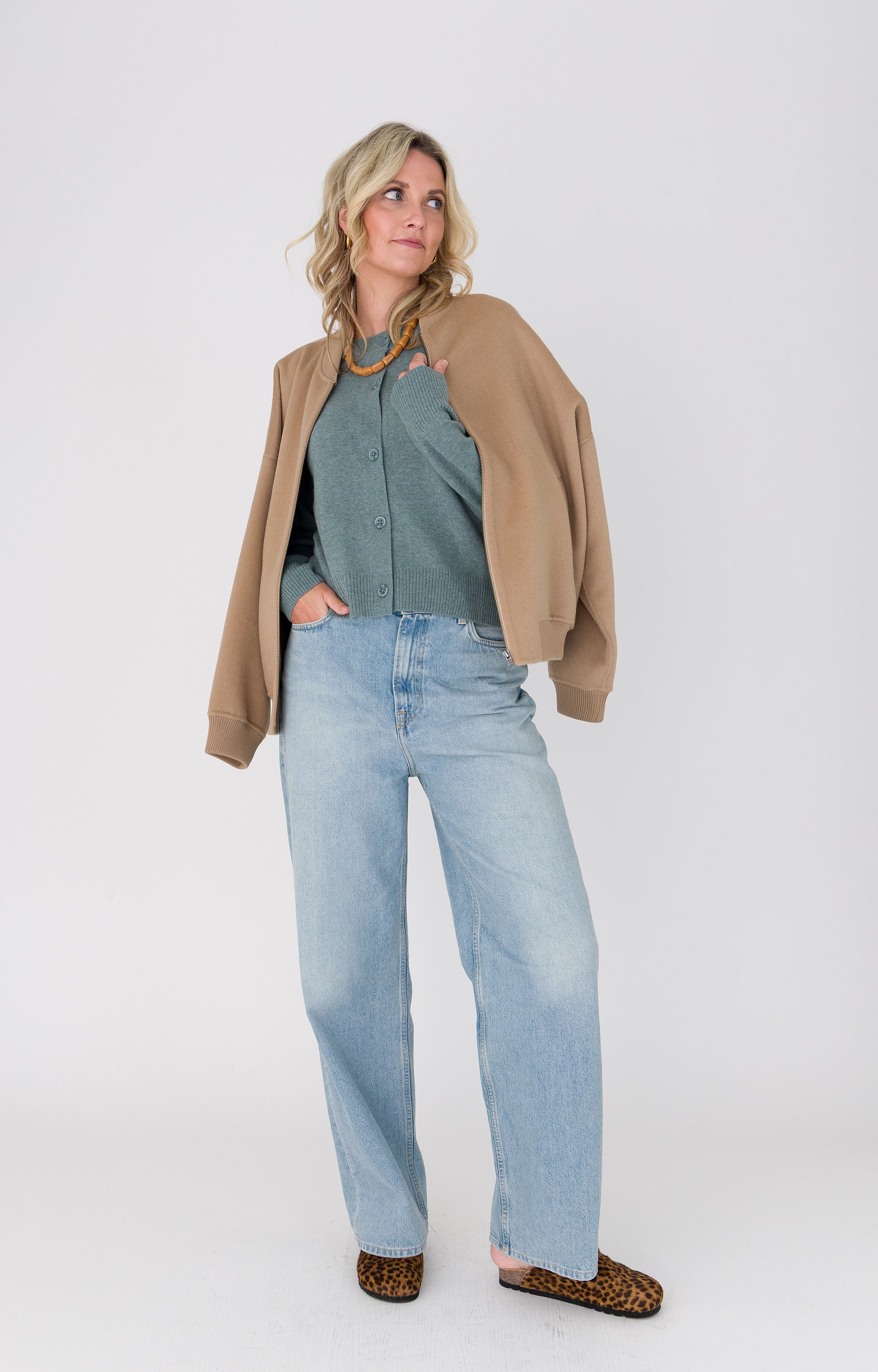 AW25-230