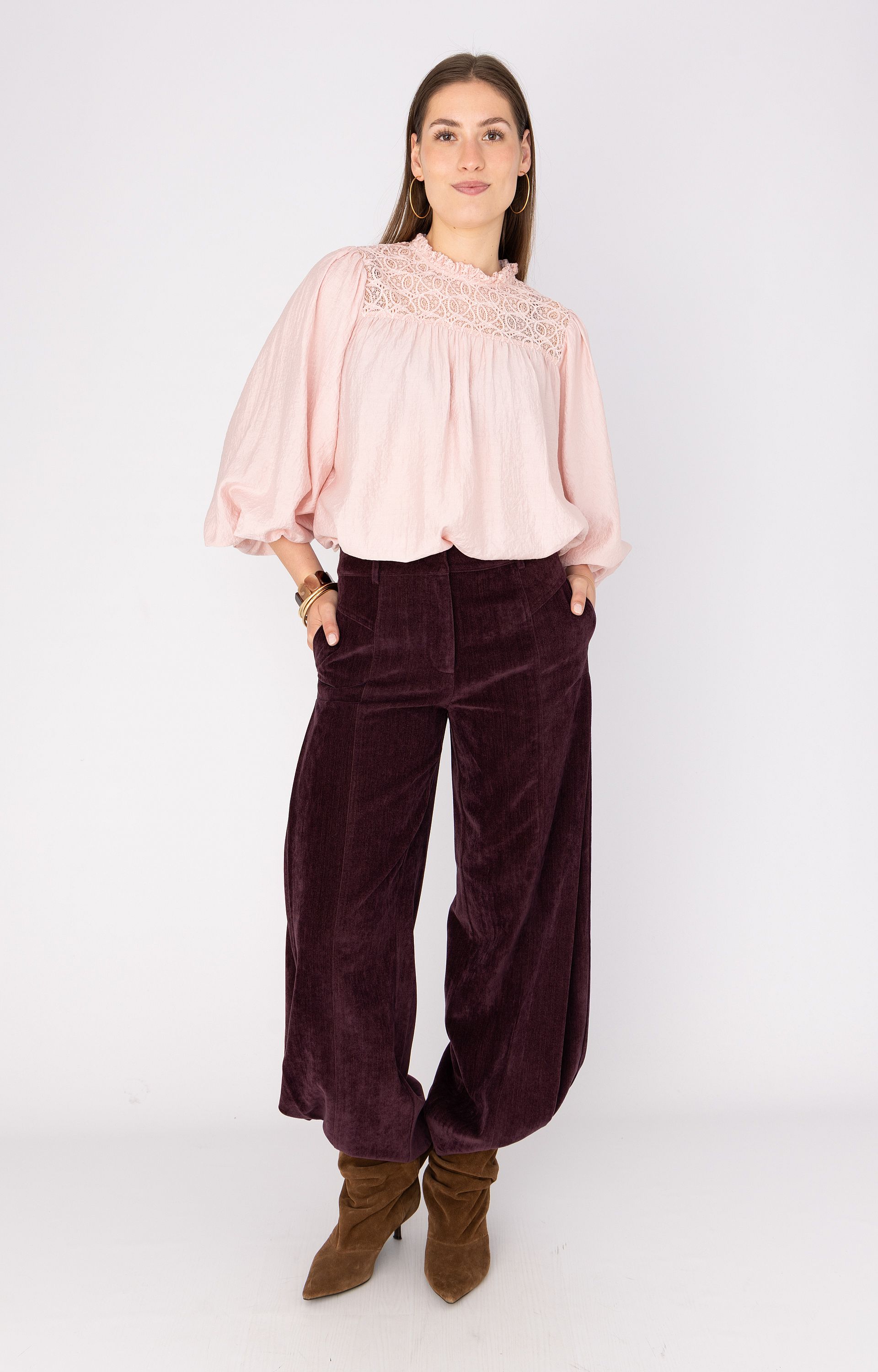 AW26 - 230