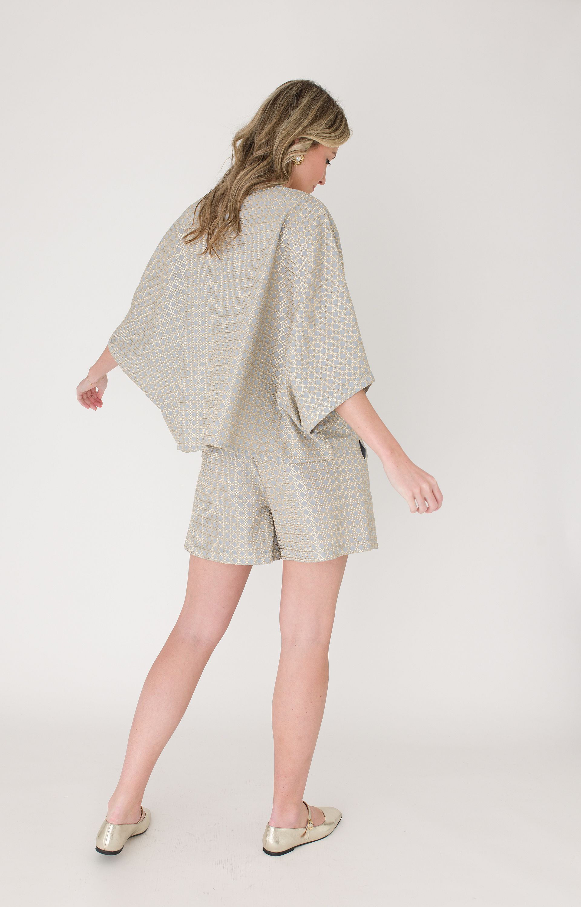 Short all-over borduurselprint