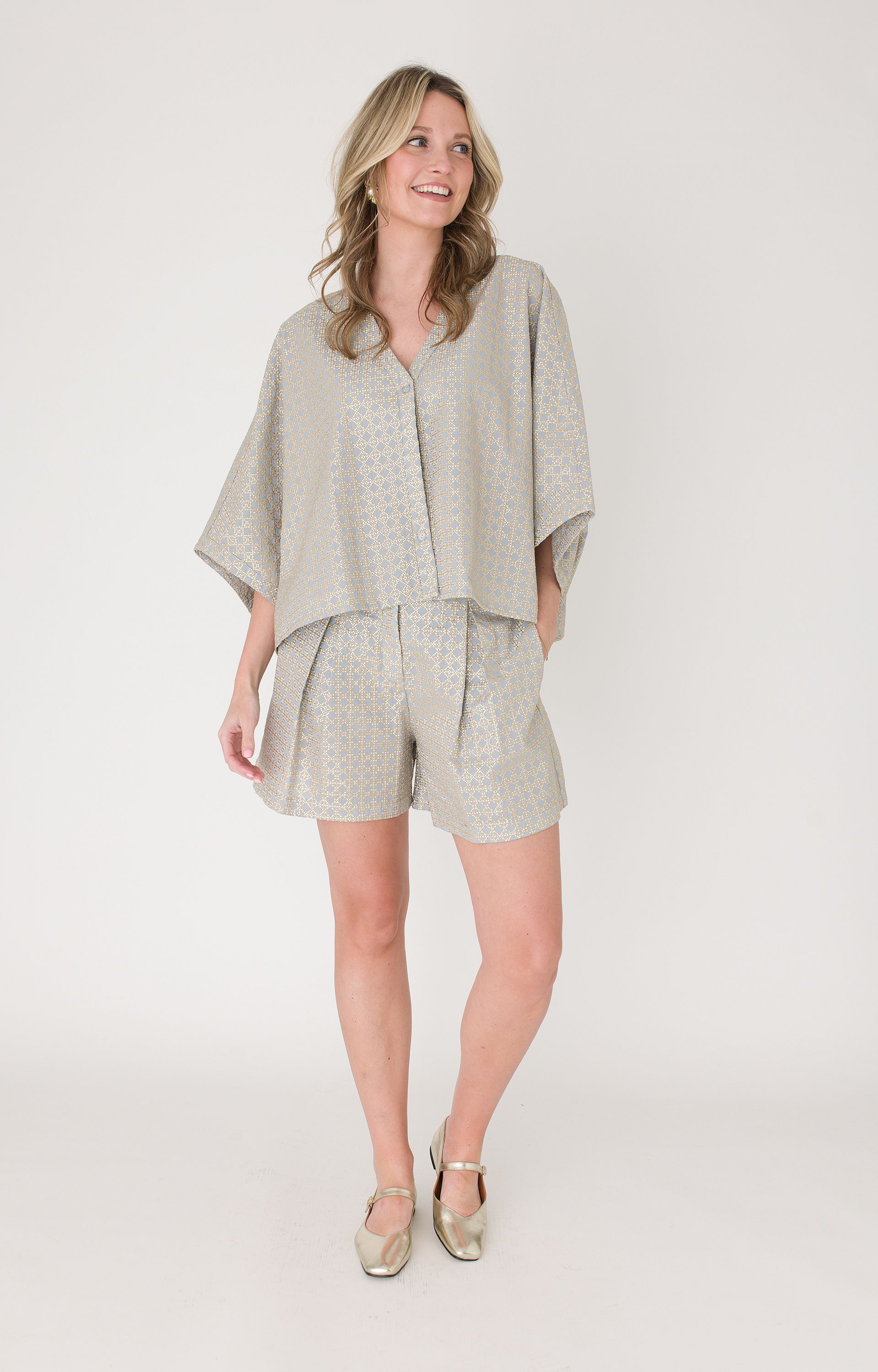 Short all-over borduurselprint