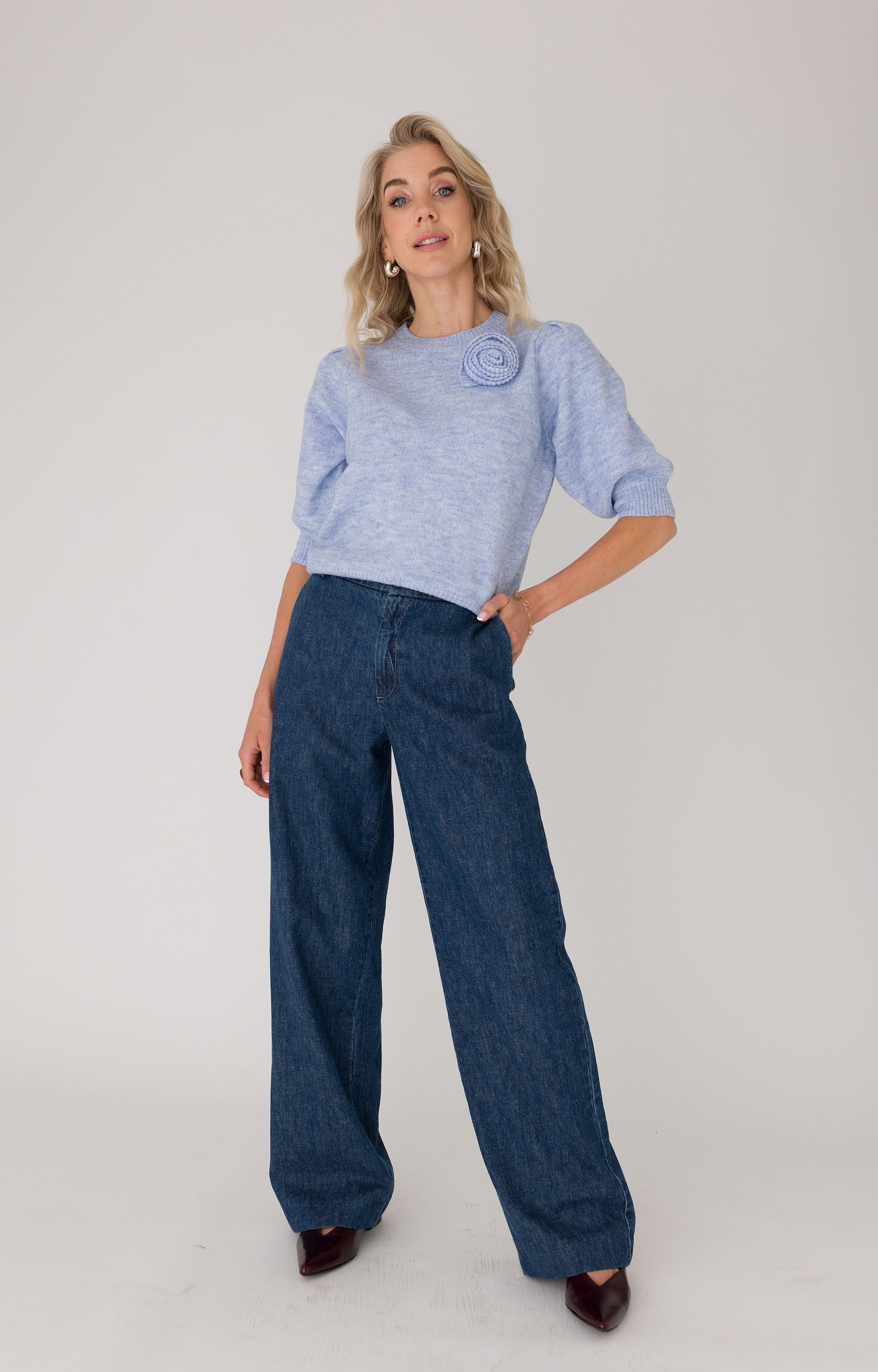 Pullover met bloemcorsage