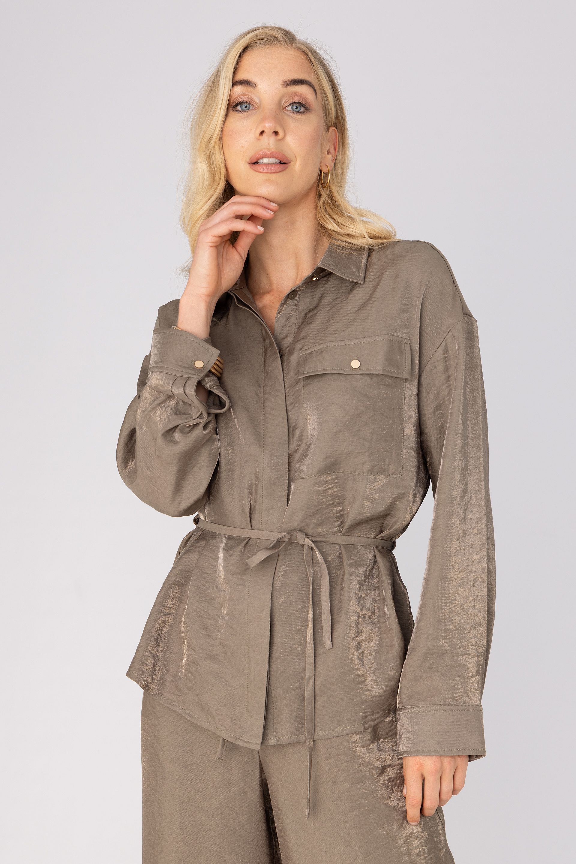 Blouse met glans