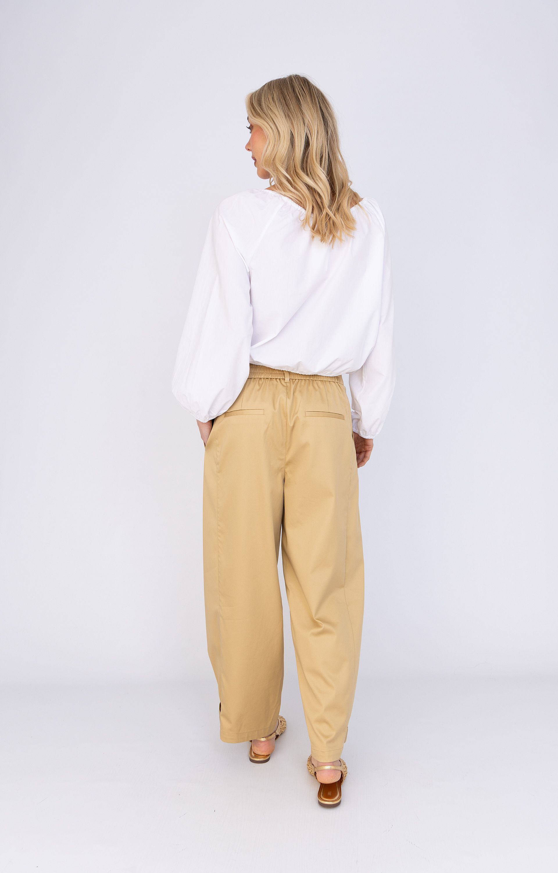 Broek met bandplooi