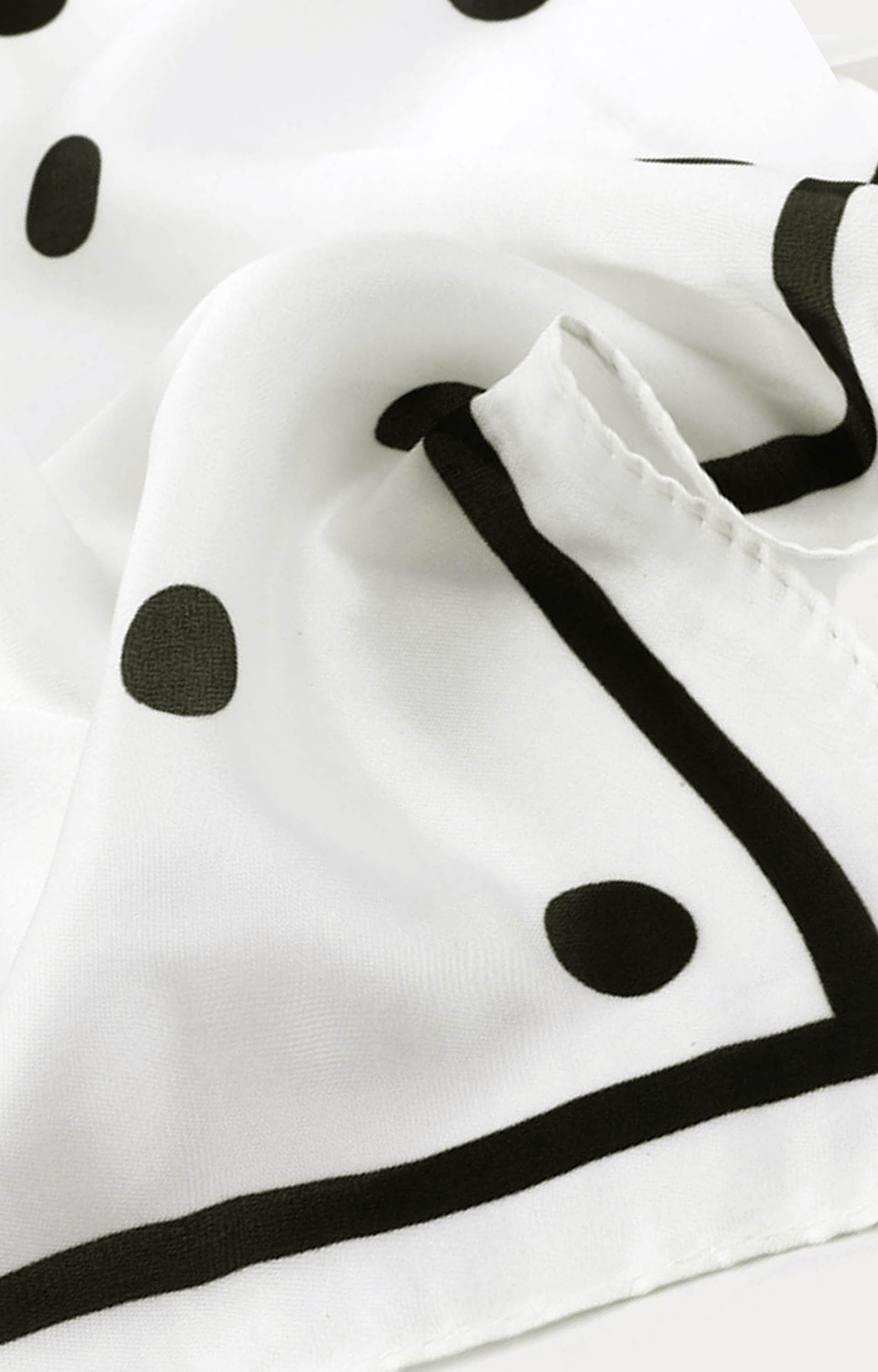 Sjaal met stippendessin 