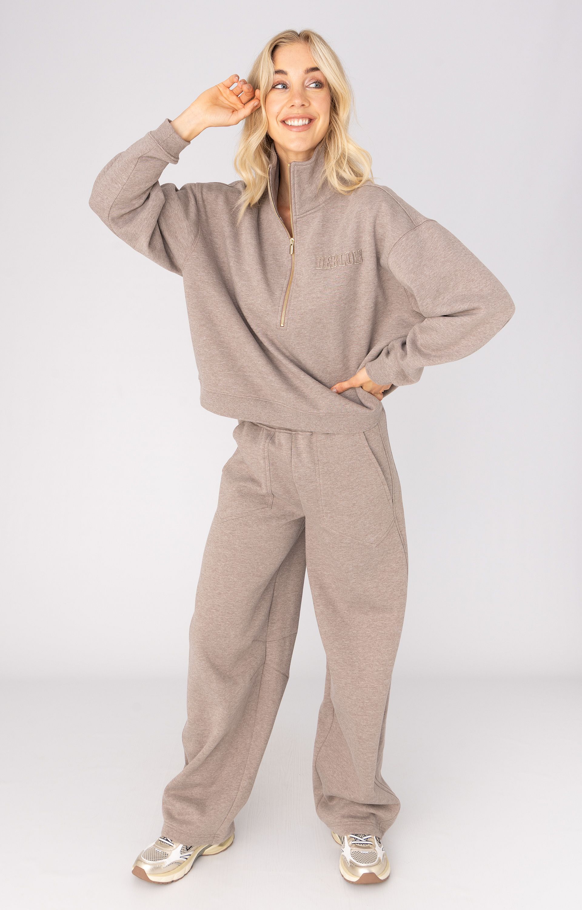 AW26 - 373