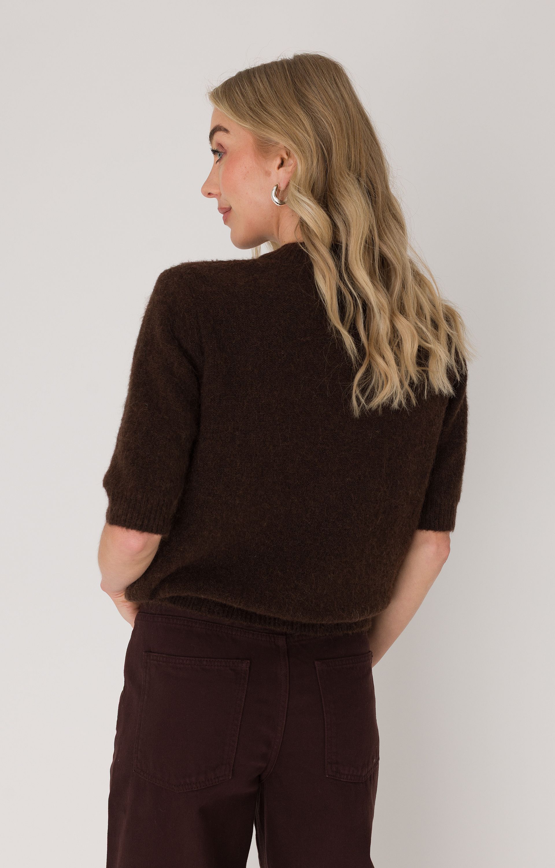 Pullover met strass halslijn